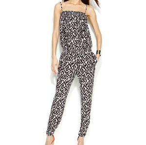 Jumper!💓 INC. Size Medium , black & white